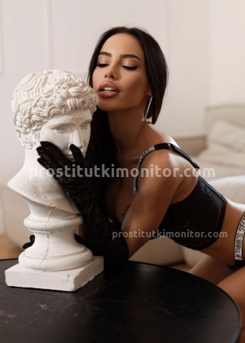 Кристина, Г. Петродворец