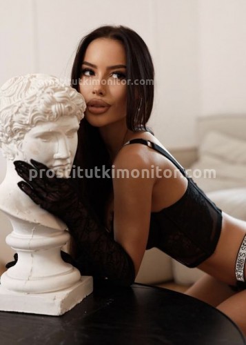 Кристина, Г. Петродворец