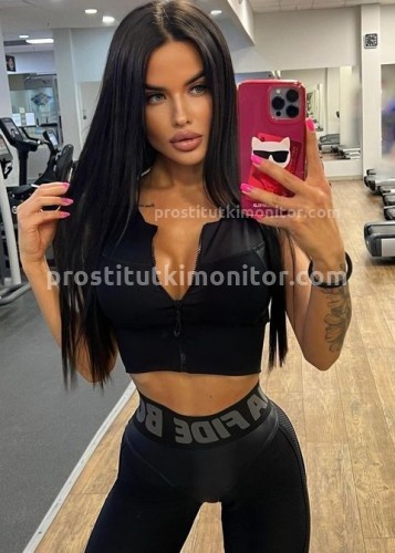 Нелли, Г. Петродворец